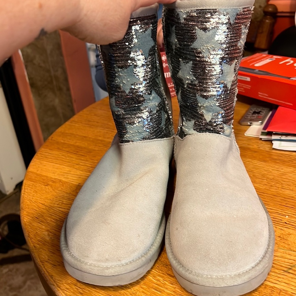 Ugg woman’s size 10 grey with gray and blue sequence stars